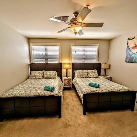 Holiday home West End Townhome With 2 En-suites And Free Private Parking *