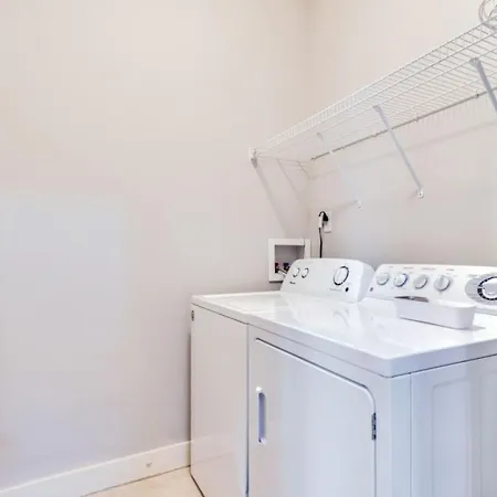 Holiday home West End Townhome With 2 En-suites And Free Private Parking Nashville