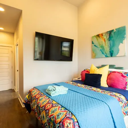 Apartment Heights Townhome With Free Parking & 3 Baths Nashville