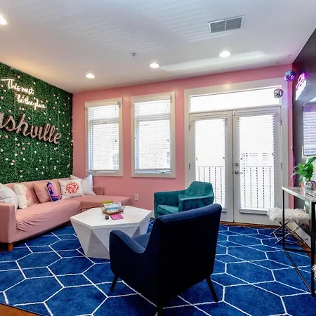 Apartment Spacious 3-story West End | Free Garage Parking For 2 | Walk To Vanderbilt & Music Row