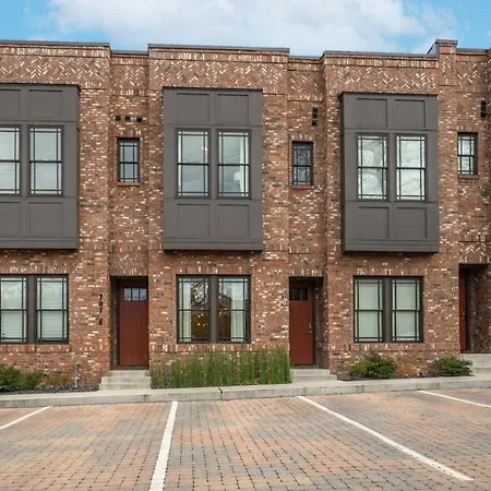 Apartment Heights Townhome With Free Parking & 3 Baths Nashville