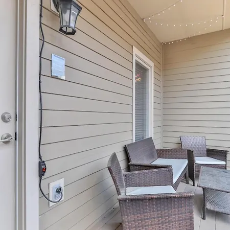 Spacious 3-story West End | Free Garage Parking For 2 | Walk To Vanderbilt & Music Row Nashville