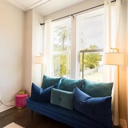 Heights Townhome With Free Parking & 3 Baths * Nashville