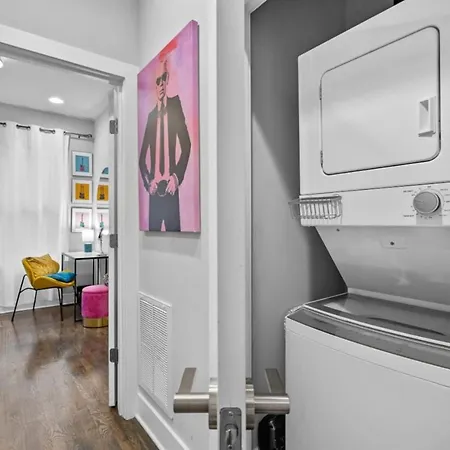 Heights Townhome With Free Parking & 3 Baths Apartment