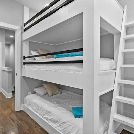 Heights Townhome With Free Parking & 3 Baths * Nashville