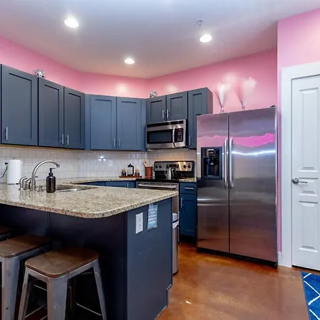 Spacious 3-story West End | Free Garage Parking For 2 | Walk To Vanderbilt & Music Row Apartment