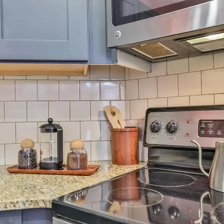 Spacious 3-story West End | Free Garage Parking For 2 | Walk To Vanderbilt & Music Row *
