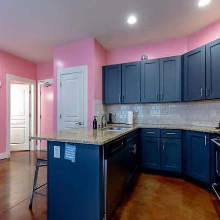 Spacious 3-story West End | Free Garage Parking For 2 | Walk To Vanderbilt & Music Row Apartment