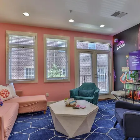 Apartment Spacious 3-story West End | Free Garage Parking For 2 | Walk To Vanderbilt & Music Row Nashville
