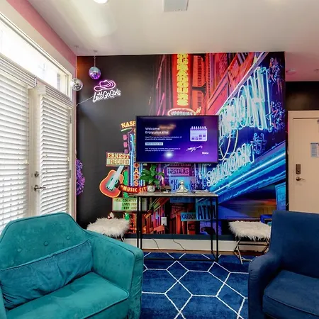 Spacious 3-story West End | Free Garage Parking For 2 | Walk To Vanderbilt & Music Row Nashville