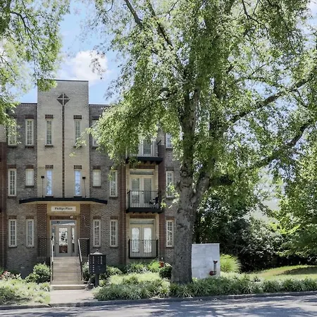 Spacious 3-story West End | Free Garage Parking For 2 | Walk To Vanderbilt & Music Row