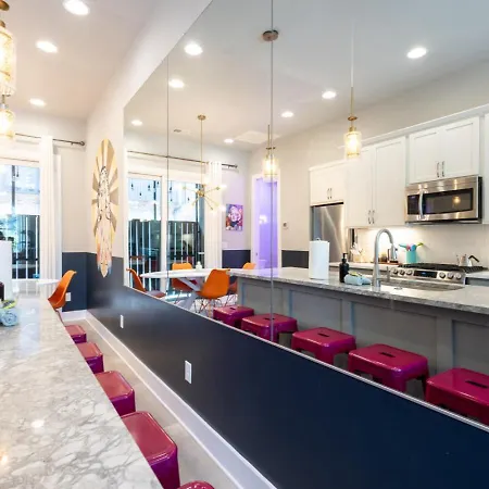 Heights Townhome With Free Parking & 3 Baths * Nashville