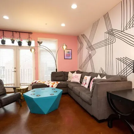 Pink Experience - West End Broadway & Restaurants Apartment