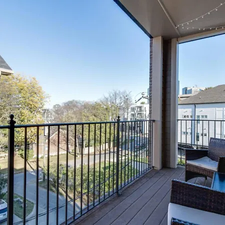 Pink Experience - West End Broadway & Restaurants Apartment