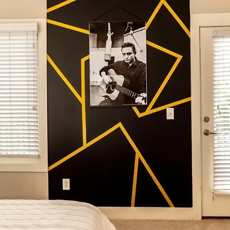 The Johnny Cash - Music Row District - Free Garage Parking - King Bed *