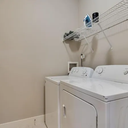 Apartment 3-story West End | Free Garage Parking | Near Vanderbilt Medical *