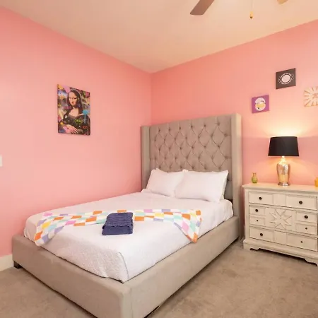 Pink Experience - West End Broadway & Restaurants Apartment