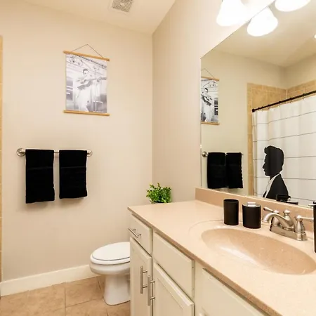 The Johnny Cash - Music Row District - Free Garage Parking - King Bed Apartment