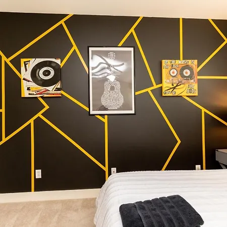 The Johnny Cash - Music Row District - Free Garage Parking - King Bed Apartment Nashville