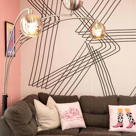 Pink Experience - West End Broadway & Restaurants Apartment
