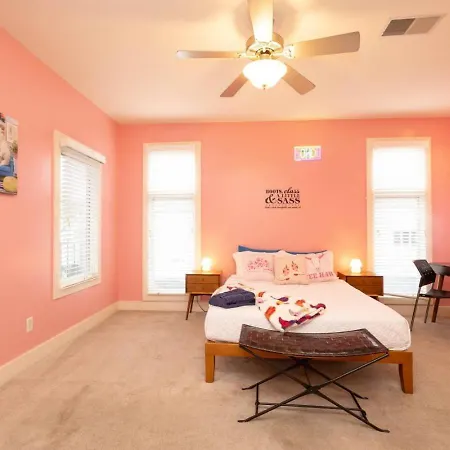 Pink Experience - West End Broadway & Restaurants Apartment Nashville