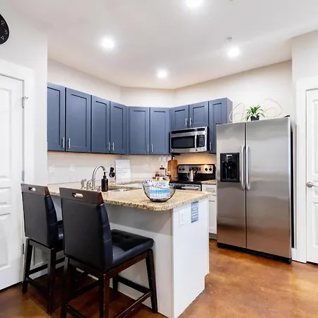 The Johnny Cash - Music Row District - Free Garage Parking - King Bed *