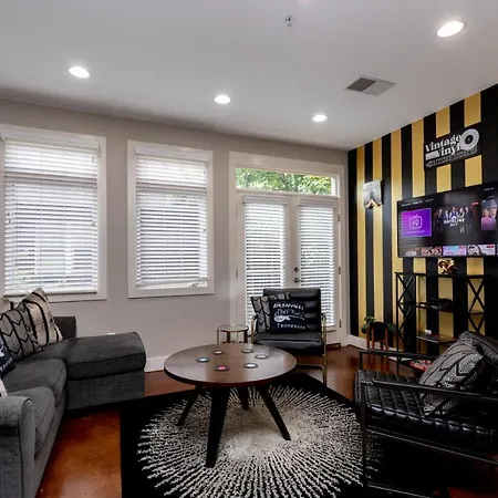 The Johnny Cash - Music Row District - Free Garage Parking - King Bed * Nashville