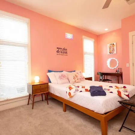 Pink Experience - West End Broadway & Restaurants Apartment