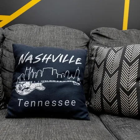 The Johnny Cash - Music Row District - Free Garage Parking - King Bed