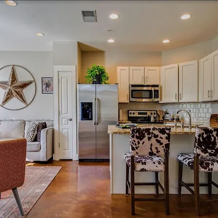 Apartment Modern 3-story West End - Free 2-car Garage Nashville