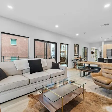 Apartment Downtown Pool, Gym + Skyline Views Walk To Bridgestone