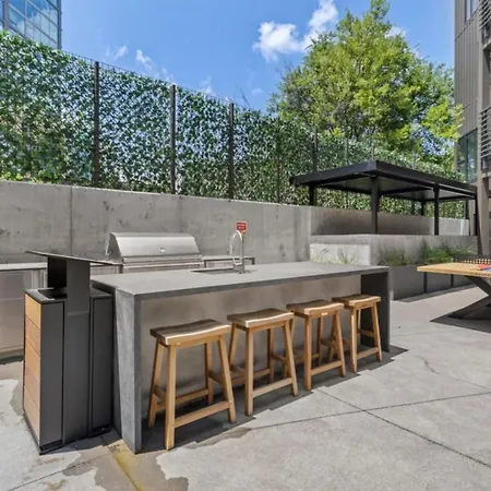 Apartment Downtown Pool, Gym + Skyline Views Walk To Bridgestone