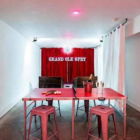 Holiday home New Dollys Dream 12 Beds Downtown Nash Opry Karaoke