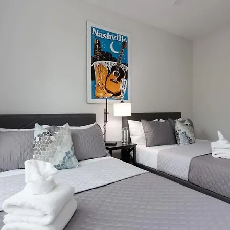 Holiday home New East Oasis 13beds Roofdeck Free Parking