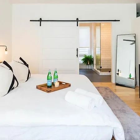 Holiday home Nash Chic Near Dt Rooftop Luxe Comfort *