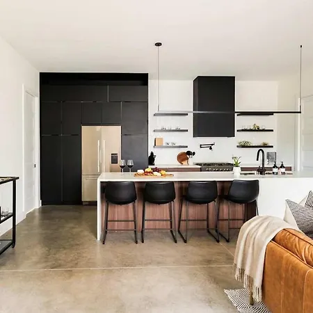 Nash Chic Near Dt Rooftop Luxe Comfort Holiday home *