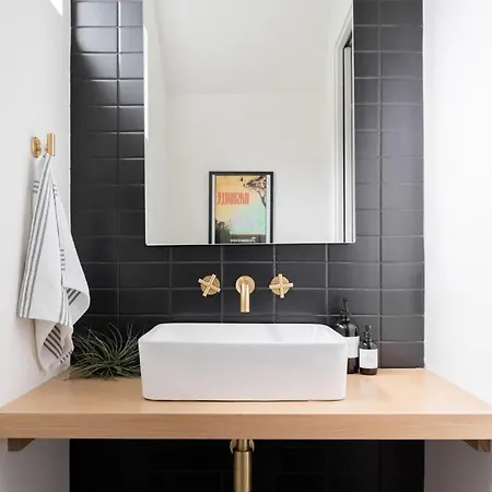 Holiday home Nash Chic Near Dt Rooftop Luxe Comfort