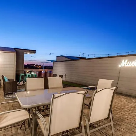 Game And Skydeck - Book Today Holiday home Nashville