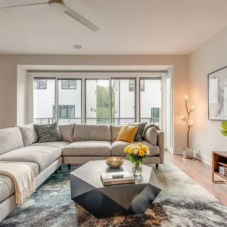 Holiday home Downtown Luxury - 10 Beds & Free Parking
