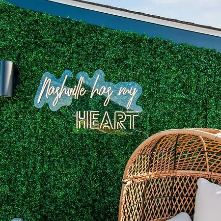 East Nash Lux - 13 Beds & Views Holiday home Nashville
