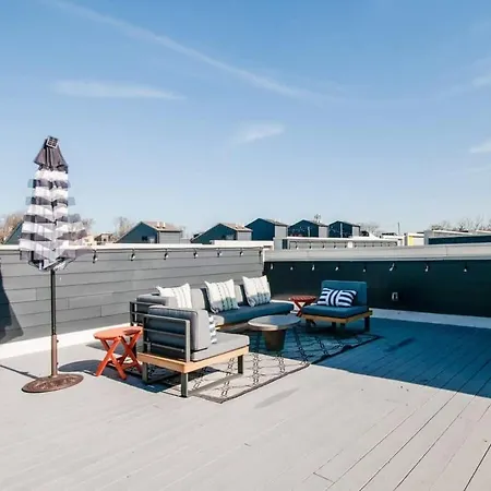 East Nash Lux - 13 Beds & Views