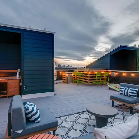 East Nash Lux - 13 Beds & Views *