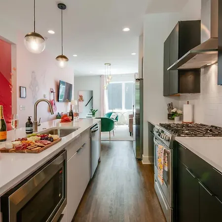 King & Queen 2 Homes - 24 Beds Views Holiday home Nashville