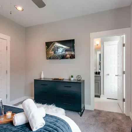 Close To The Gulch - Book Today *