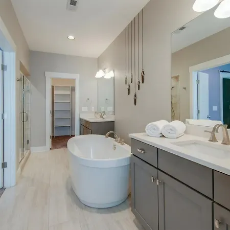 Close To The Gulch - Book Today