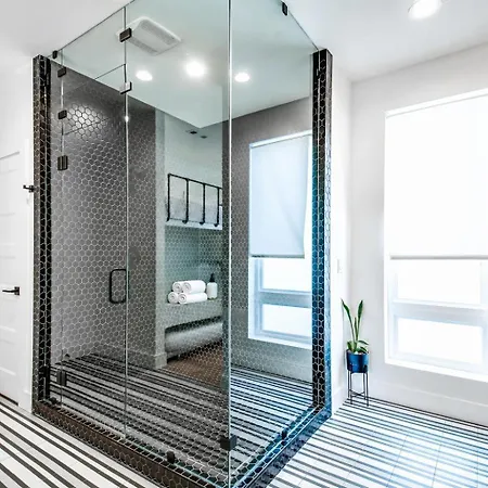 Close To The Gulch - Book Today * Nashville