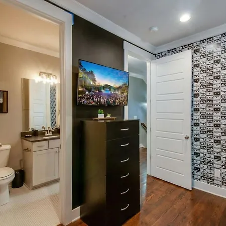 Holiday home Close To The Gulch - Book Today Nashville