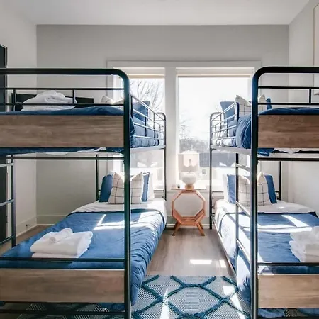 East Nash Lux - 13 Beds & Views