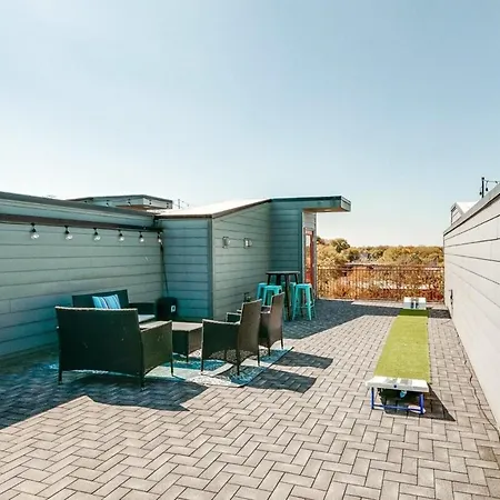 Game And Skydeck - Book Today Holiday home
