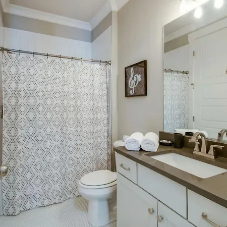 Close To The Gulch - Book Today *